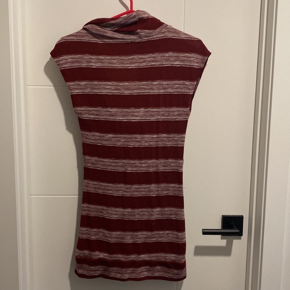 Red and white scoop neck vintage bluenotes shirt - Picture 5 of 5